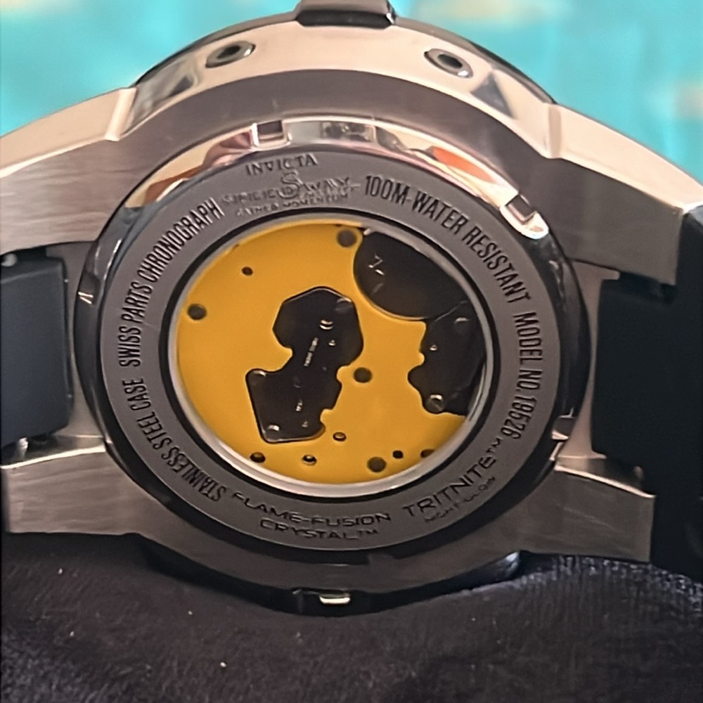 Invicta 19526 Speedway Chronograph silicone band watch - Picture 3 of 5